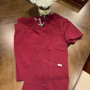 Figs Maroon Scrub Set